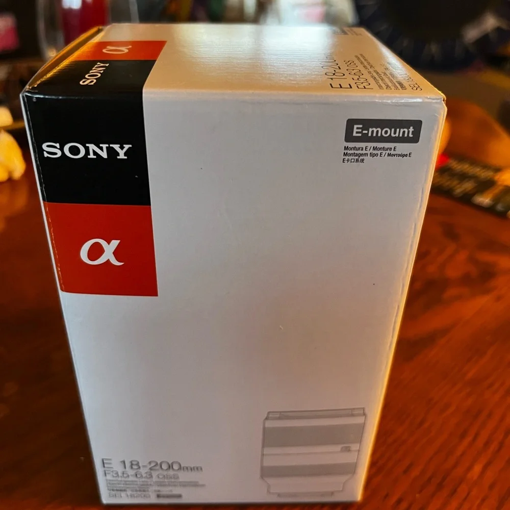 Sony 18-200mm f/3.5-6.3 OSS Lens, EF Mount, Sony Alpha SEL18200 Free Shipping!